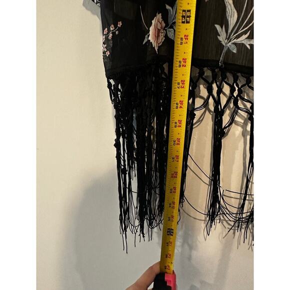 Torrid Size 0 or Large Floral Fringe Hem Sheer Fringe Kimono Cardigan Black Boho - Picture 8 of 9
